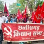 आदिवासियों की जमीन कब्जाने की कोशिशों के खिलाफ किसान सभा ने किया जबरदस्त प्रदर्शन
