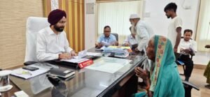जिला पदाधिकारी के जनसुनवाई कार्यक्रम में 60 मामलों की हुई सुनवाई