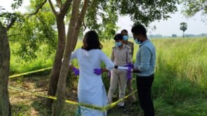 एकमा में नाबालिग से सामूहिक दुष्कर्म, तीन आरोपियों के विरुद्ध प्राथमिकी दर्ज