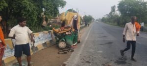 बाइक से गिरकर महिला की दर्दनाक मौत, रिश्तेदारी जाते समय हुआ हादसा