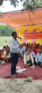बेतिया राज की जमीन पर भूमिहीनों को पांच डिसमिल जमीन का पर्चा दो : रवीन्द्र कुमार ‘रवि’