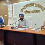 समय सीमा के भीतर गुणवत्ता के साथ योजनाएं पूरी करें : जिला पदाधिकारी