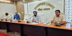 समय सीमा के भीतर गुणवत्ता के साथ योजनाएं पूरी करें : जिला पदाधिकारी