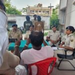 लौरिया : दो देसी कट्टा एवं एक बड़ा चाकू के साथ दो व्यक्ति गिरफ्तार
