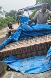 एक महिला सहित 20 शराब कारोबारी गिरफ्तार