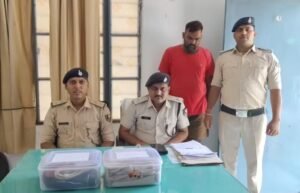 फर्जी पुलिस बनकर करता था ठगी, सुगौली पुलिस ने आरोपी को दबोचा