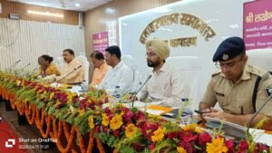 पश्चिम चम्पारण को आदर्श जिला बनाने के लिए सभी को मिलकर करना होगा कार्य : लखेन्द्र कुमार रौशन