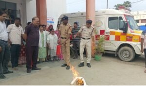 सीएचसी एकमा में अग्नि सुरक्षा का लाइव प्रदर्शन, कर्मचारियों ने सीखे बचाव के तरीके