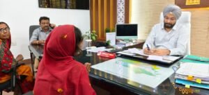 जनसुनवाई में जिला पदाधिकारी ने सुनीं 72 शिकायतें