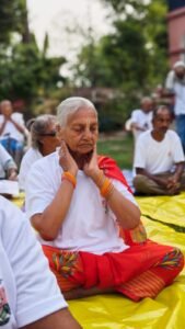 अंतर्राष्ट्रीय योग दिवस : वृद्धाश्रम सहारा, पश्चिम चम्पारण में आयोजित हुआ योग शिविर एवं नशा मुक्ति रैली