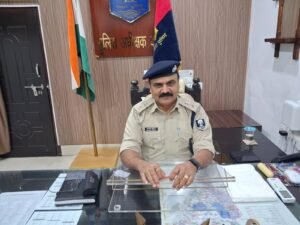 बगहा पुलिस की बड़ी कार्रवाई, 64 वारंट का निष्पादन ; 39.6 लीटर अंग्रेजी शराब जब्त, कई आरोपी गिरफ्तार