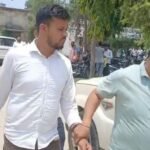 बेतिया अंचल कार्यालय में निगरानी ने रंगे हाथों आरटीपीएस क्लर्क को दबोचा