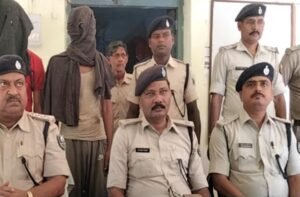 कमर में पिस्टल किसने रखी?’ वायरल वीडियो पर डीएसपी ने दी सफाई, कहा, बदमाशों ने पुलिस पर तानी थी बंदूक