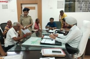 जनसुनवाई में जिला पदाधिकारी ने सुनीं 98 शिकायतें