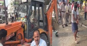 खुले में मांस-मछली बेचने वालों पर प्रशासन की कार्रवाई