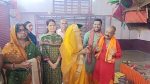 मुख्यमंत्री की धर्मपत्नी पहुंचे तेलडीहा दुर्गा मंदिर की पुजा अर्चना