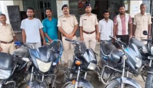 मोतिहारी पुलिस की बड़ी कार्रवाई वाहन चोरी और नेपाली शराब तस्करी गिरोह का पर्दाफाश 4 गिरफ्तार