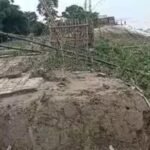 पूर्वी चंपारण के सुगौली में बांध दरका तो कटिहार के गांव में घुसा गंगा का पानी