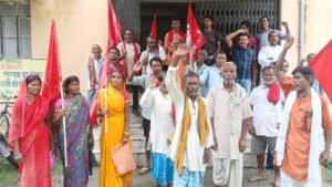 यूरिया : कालाबाज़ारी व जबरन नैनों, जिंक, सल्फर व किटनाशक देने पर लगे रोक – सुनील कुमार राव