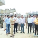 जिलाधिकारी और पुलिस अधीक्षक ने किया छतौनी में मुख्य पथ का निरीक्षण