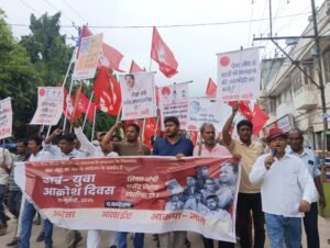 पेपर लीक मामले में मंत्री धर्म प्रधान इस्तीफा