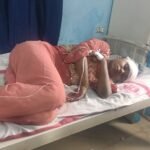 चलती ट्रेन से गिरकर युवती गंभीर रूप से घायल, सीएचसी एकमा में हो रहा उपचार