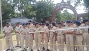 बिहार विधानमंडल बना छावनी, सभी गेट बंद, विधायक भी फंसे
