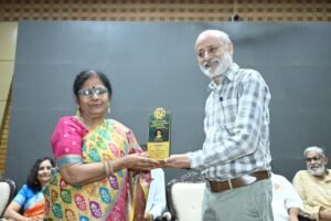 जनकवि मुकुटबिहारी सरोज की शताब्दी वर्ष में सरोज सम्मान से अभिनंदित हुए गौहर रजा