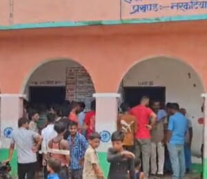 नरकटियागंज के स्कूल में अमर्यादित आचरण पर शिक्षक-शिक्षिका निलंबित