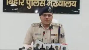 अपर पुलिस महानिदेशक का निर्देश : वाहन या पोस्ट में बैठकर कागजात जांचने पर होगी कार्रवाई