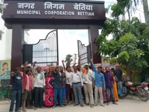 सफाई कर्मियों की हड़ताल के कारण सड़कों पर चलना दुभर हुआ – एसोसिएशन