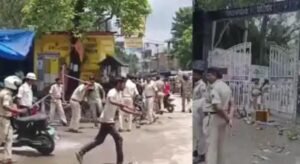 कटिहार समाहरणालय पर छात्रों का उग्र प्रदर्शन, पुलिस पर पथराव के बाद लाठीचार्ज