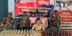 वाहन चेकिंग के दौरान एक चोरी के बाईक व एक शराब तस्कर गिरफ्तार
