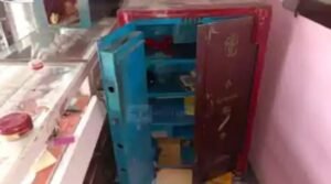 छपरा में बेखौफ चोरों का तांडव : मां गहना ज्वेलर्स से 10 लाख की चोरी, CCTV तोड़ पुलिस को दी खुली चुनौती