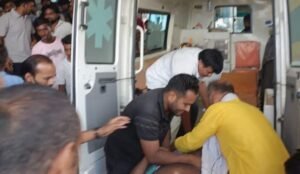तेज रफ्तार पुलिस वैन पेड़ से टकराई, हादसे में ड्राइवर की मौत