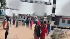 चम्पारण हमसफर एक्सप्रेस में अचानक उठने लगा धुआं, आग लगने की खबर से यात्रियों में मची अफरातफरी