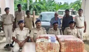 54 किलो गांजा के साथ तीन तस्कर गिरफ्तार, चकिया पहुंचने से पहले खेप जब्त