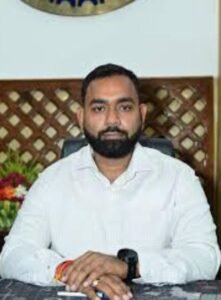 किसानों को हर हाल में तय दर पर मिले खाद, जिलाधिकारी सौरभ सुमन यादव
