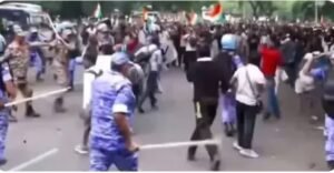 गोदी से लठैत भये, पब्लिक लीने दौड़ाय!