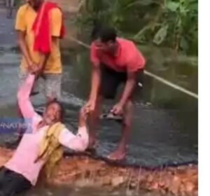 बागमती के रौद्र रूप के बीच बांस की चचरी बनी जिंदगी का सहारा