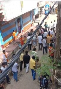 लूट के विरोध में परसागढ़ बाजार में लगभग दो दर्जन स्वर्ण व्यवसायियों की दुकानें बंद रहीं