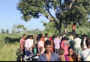 पेड़ से लटका हुआ महिला का शव बराबर, परिजनों ने लगाया हत्या का आरोप
