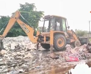 गोपालगंज में 75 लाख की शराब पर चला बुलडोजर, 9352 लीटर जब्त शराब की गई नष्ट