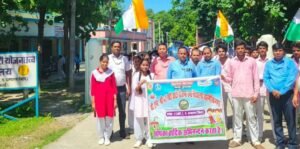 हर घर तिरंगा अभियान को लेकर निकली भव्य प्रभात फेरी, देशभक्ति के नारों से गूंज उठा वाल्मीकिनगर