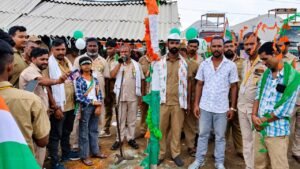 ड्राइवर एसोसिएशन ऑफ़ बिहार के जिला कार्यालय में किया गया झंडोतोलन