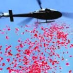 अरेराज धाम में अलौकिक नजारा: बाबा सोमेश्वर नाथ के भक्तों पर हेलिकॉप्टर से हुई आकाशीय पुष्प वर्षा