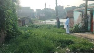 मांझी नगर पंचायत क्षेत्र में पांच साल से जलजमाव, सड़क बंद रहने से लोग परेशान
