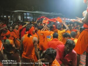 वाल्मीकि नगर में गूंजा भक्ति का जयघोष, कांवड़ियों व श्रद्धालुओं ने जमकर लगाए ठुमके