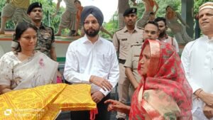 अमर शहीदों के त्याग एवं बलिदान से प्रेरणा लेकर राष्ट्र निर्माण में योगदान दें : जिलाधिकारी