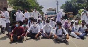 बिहार स्वास्थ्य विज्ञान विश्वविद्यालय में छात्रों का हंगामा, स्टूडेंट्स ने लगाया लाठीचार्ज का आरोप